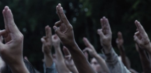 The_Hunger_Games_finger_salute